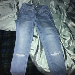 Jeans / jeggings with knee rips